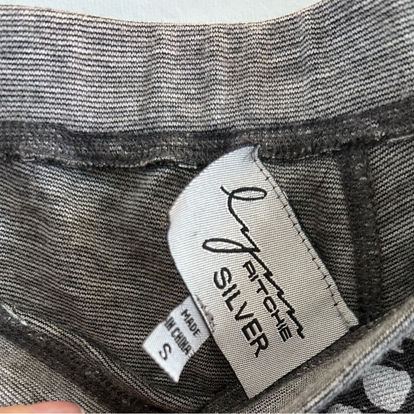 Lynn Ritchie Silver Chic Gray Patterned Women's Pantsuit. Size small - Picture 4 of 11